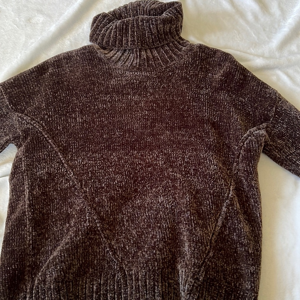 Dark green/brown turtleneck